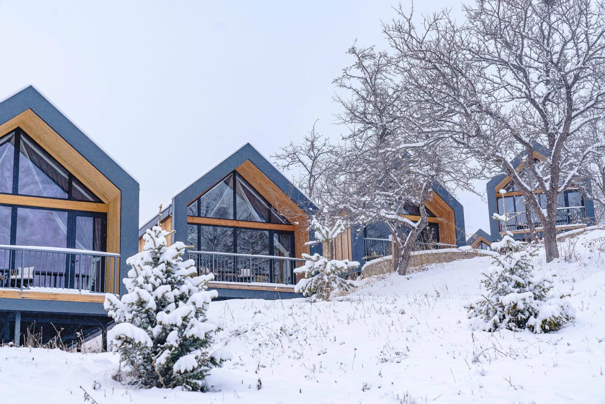 Qazaq Auyl Eco Hotel Alma-Ata Exteriör bild