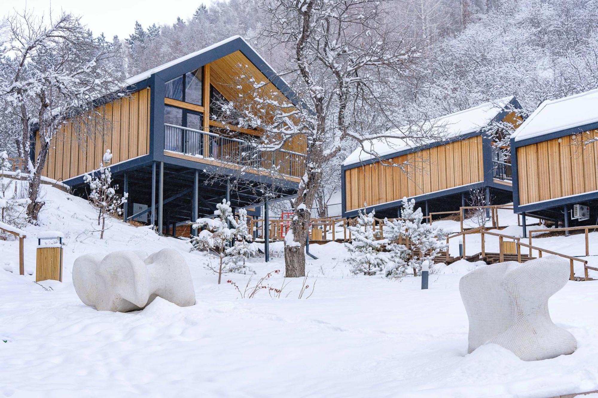 Qazaq Auyl Eco Hotel Alma-Ata Exteriör bild